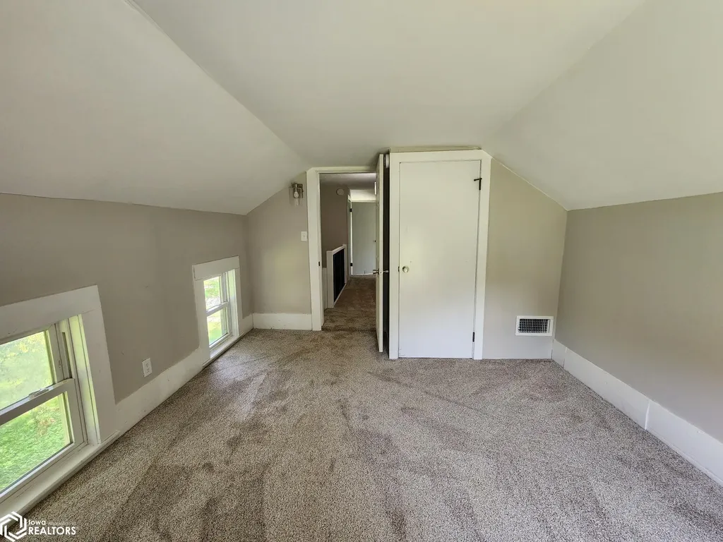 614 5th Street Gladbrook IA 50635