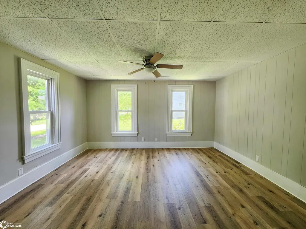 614 5th Street Gladbrook IA 50635