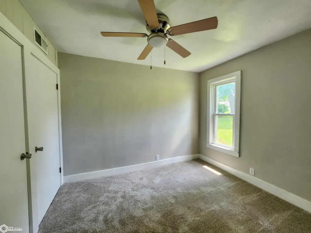 614 5th Street Gladbrook IA 50635