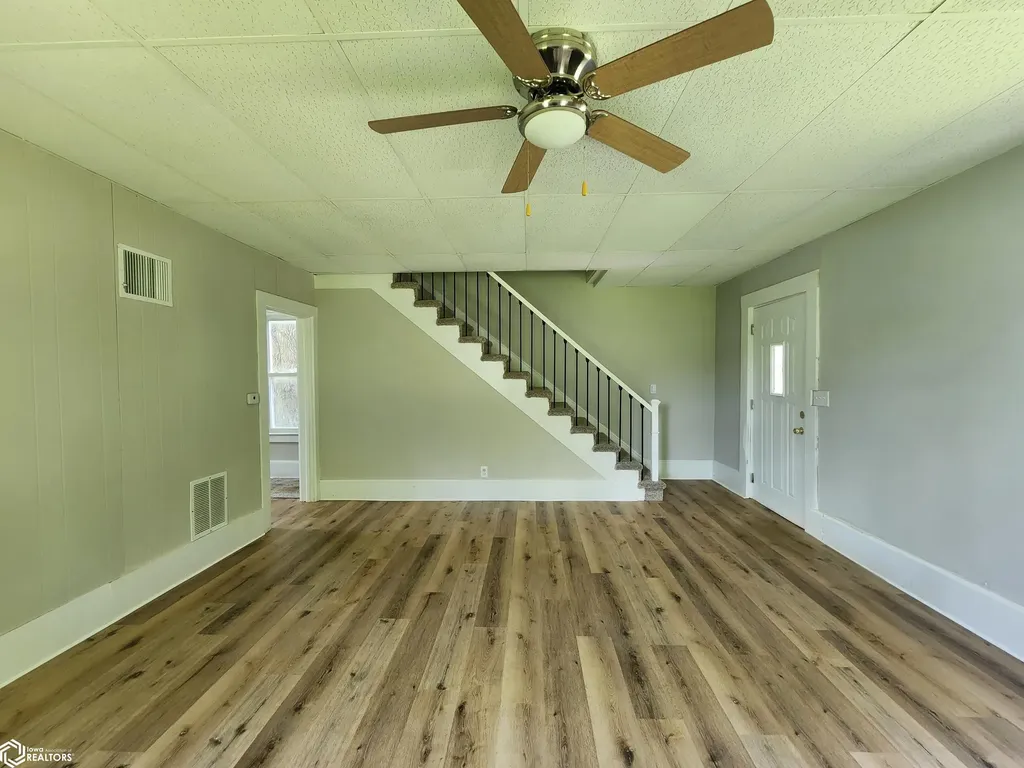 614 5th Street Gladbrook IA 50635