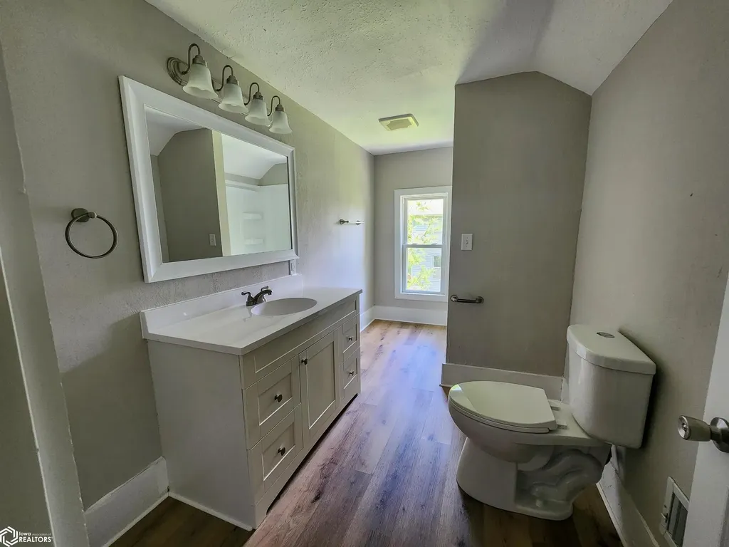 614 5th Street Gladbrook IA 50635