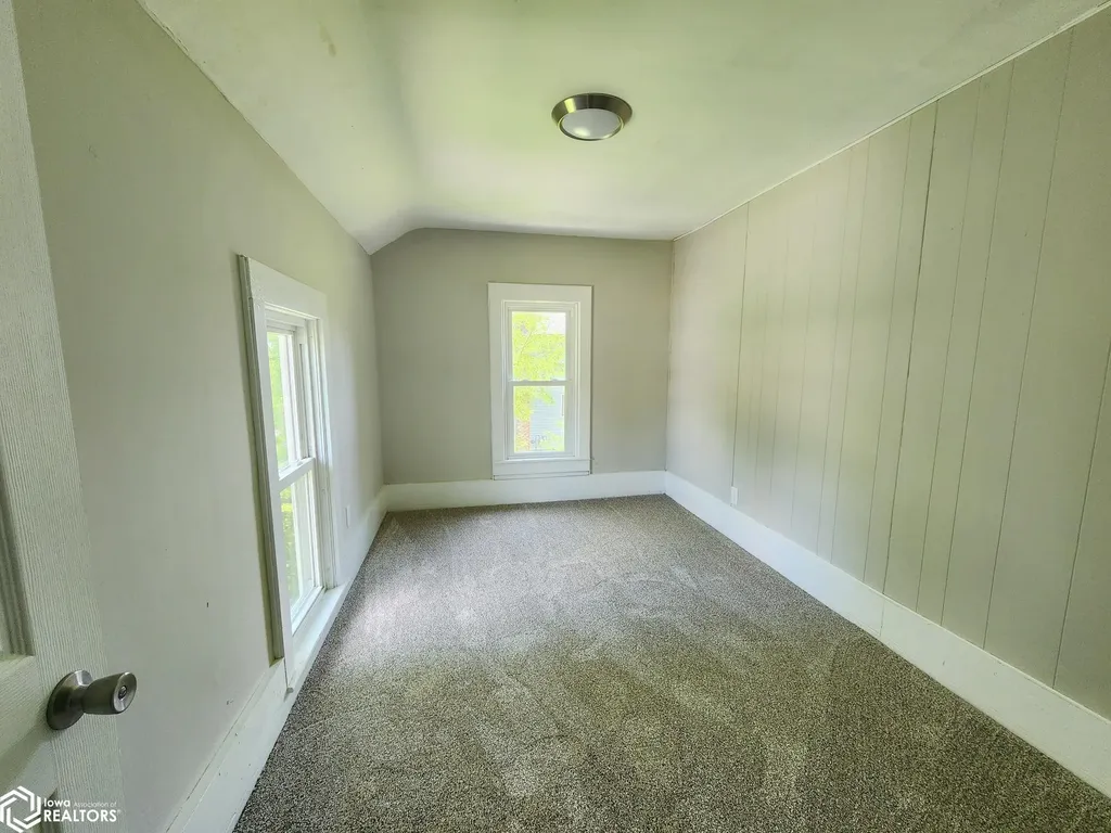 614 5th Street Gladbrook IA 50635
