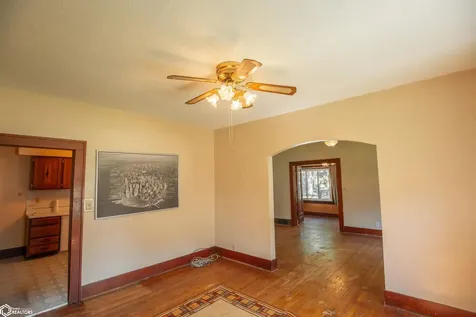 306 E College Algona IA 50511
