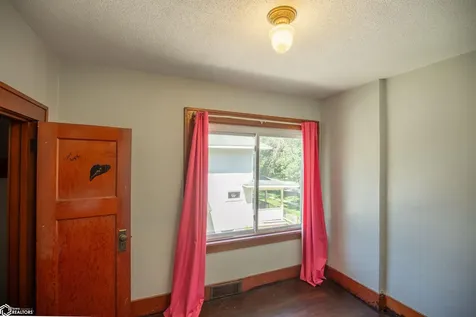 306 E College Algona IA 50511