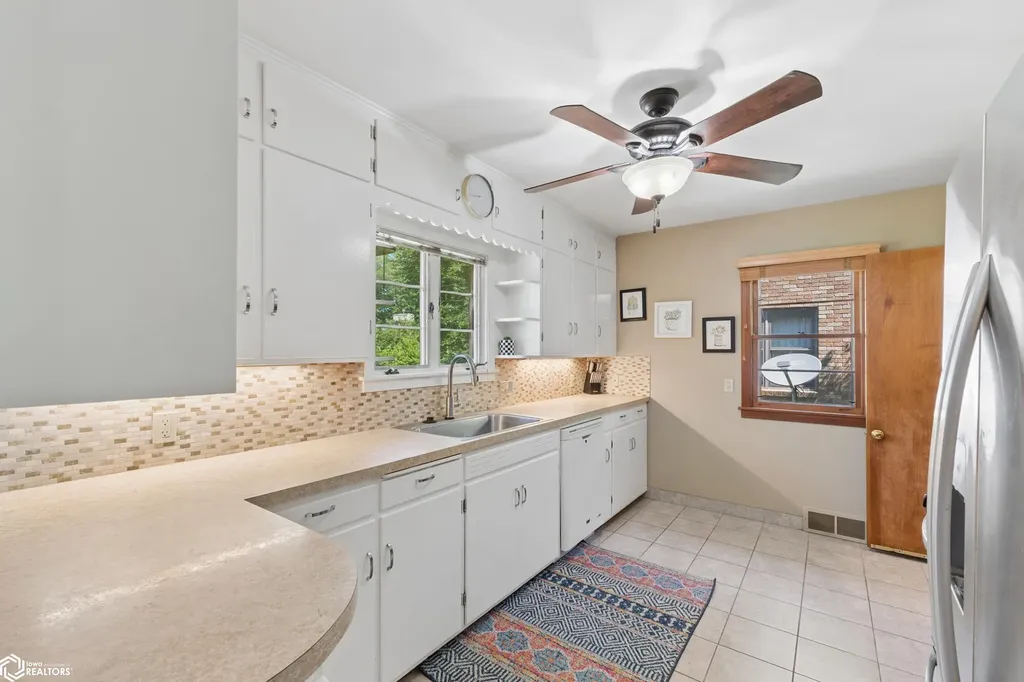 616 S Vermont Avenue Mason City IA 50401