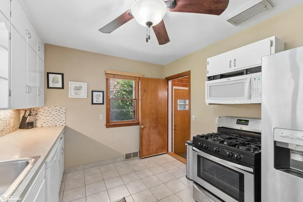 616 S Vermont Avenue Mason City IA 50401