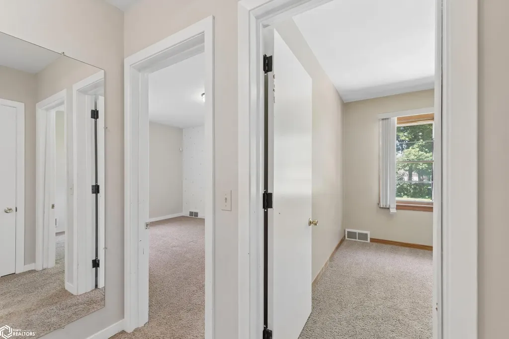 616 S Vermont Avenue Mason City IA 50401