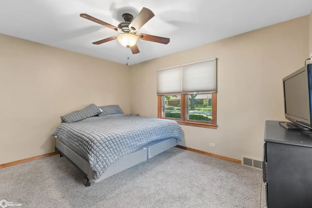 616 S Vermont Avenue Mason City IA 50401