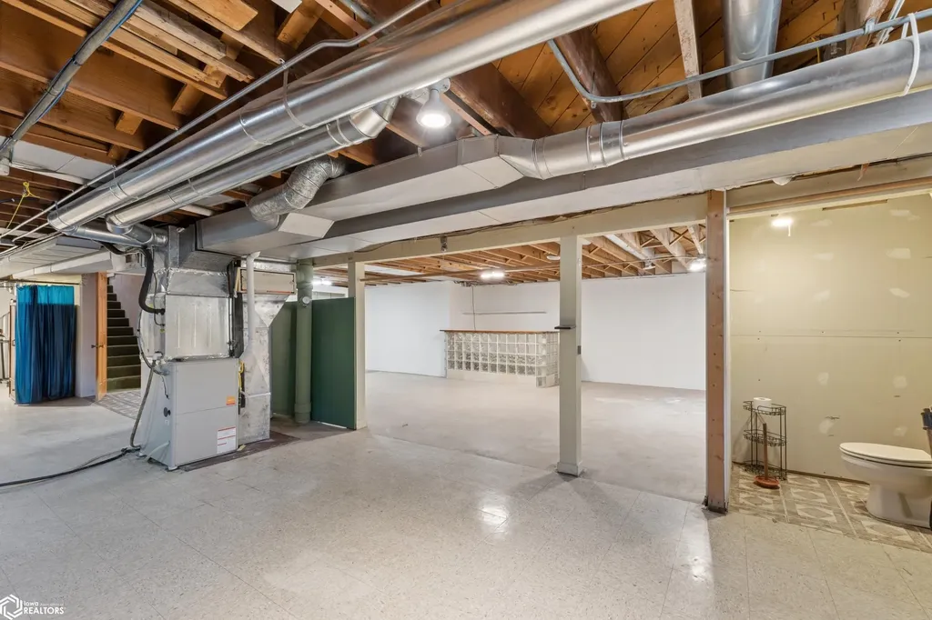 616 S Vermont Avenue Mason City IA 50401