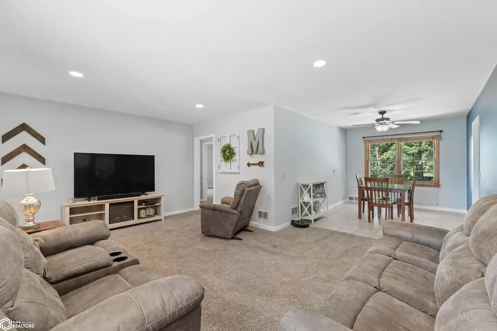 616 S Vermont Avenue Mason City IA 50401