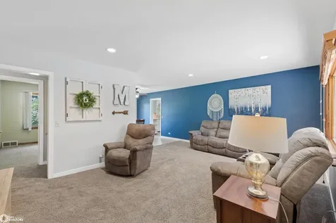 616 S Vermont Avenue Mason City IA 50401