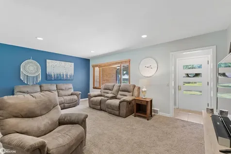 616 S Vermont Avenue Mason City IA 50401