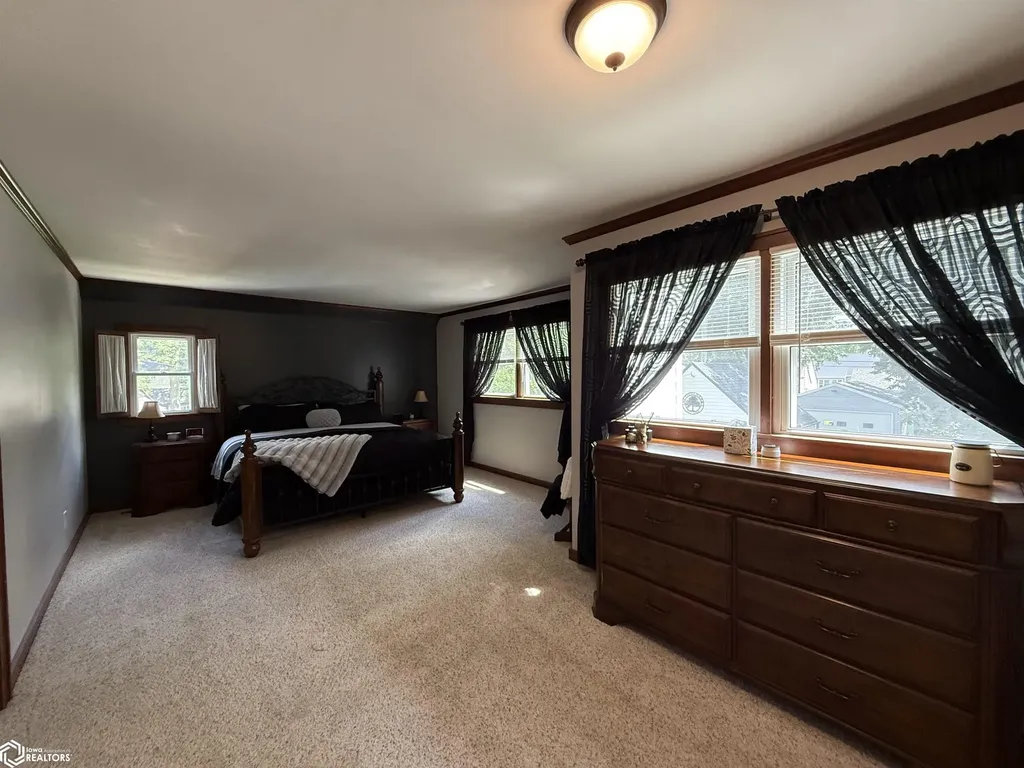 115 S Kentucky Avenue Mason City IA 50401
