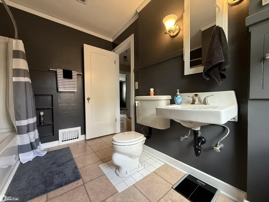 115 S Kentucky Avenue Mason City IA 50401