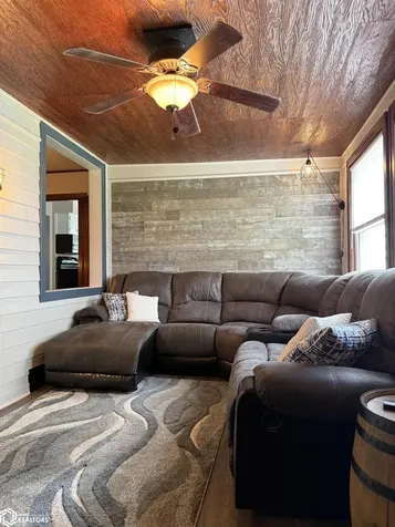 115 S Kentucky Avenue Mason City IA 50401