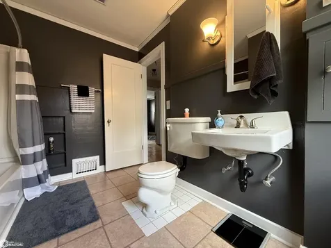 115 S Kentucky Avenue Mason City IA 50401