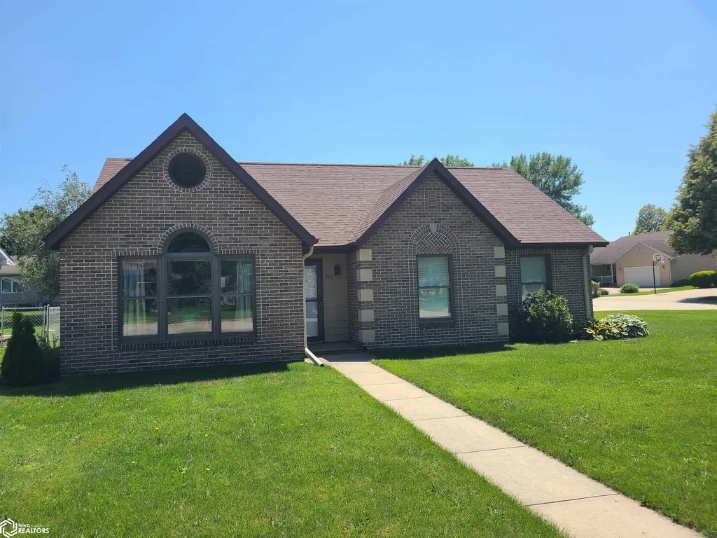 521 24th Place SW Mason City IA 50401