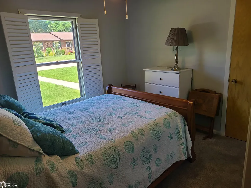 521 24th Place SW Mason City IA 50401