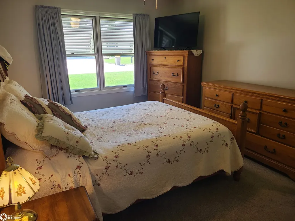 521 24th Place SW Mason City IA 50401