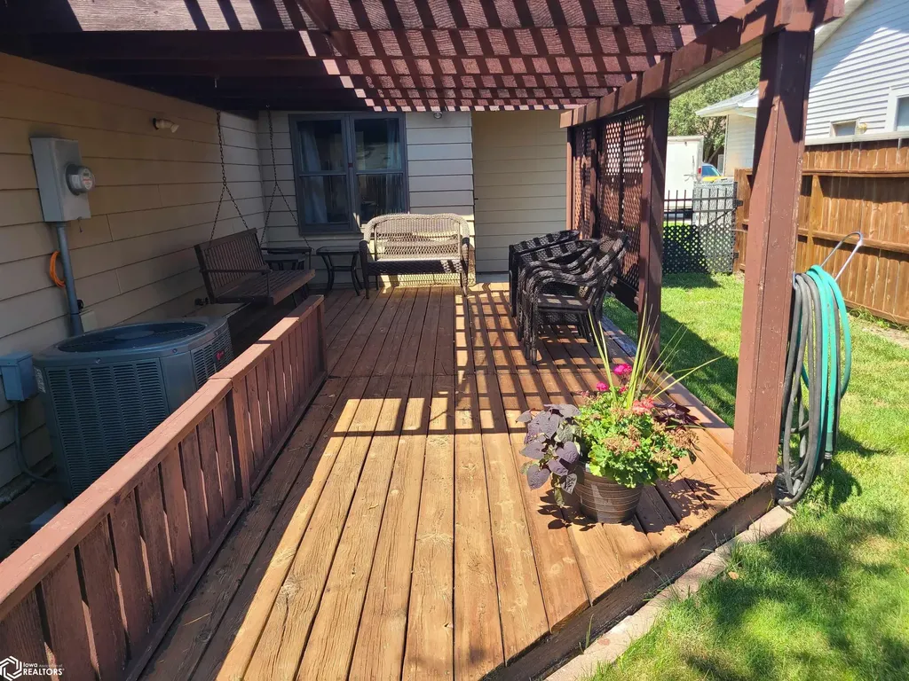521 24th Place SW Mason City IA 50401