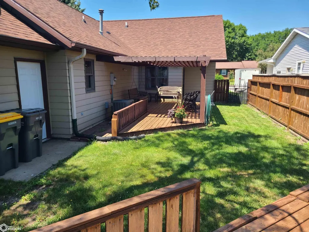 521 24th Place SW Mason City IA 50401