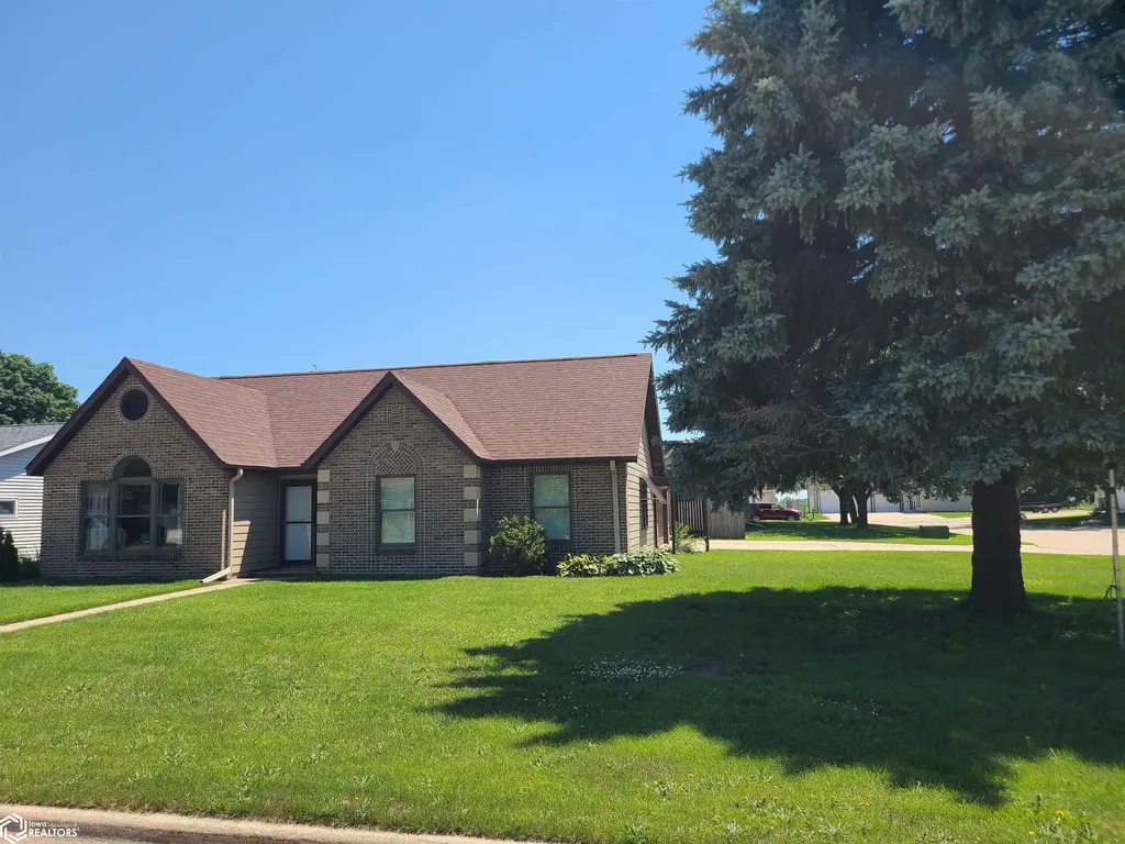 521 24th Place SW Mason City IA 50401