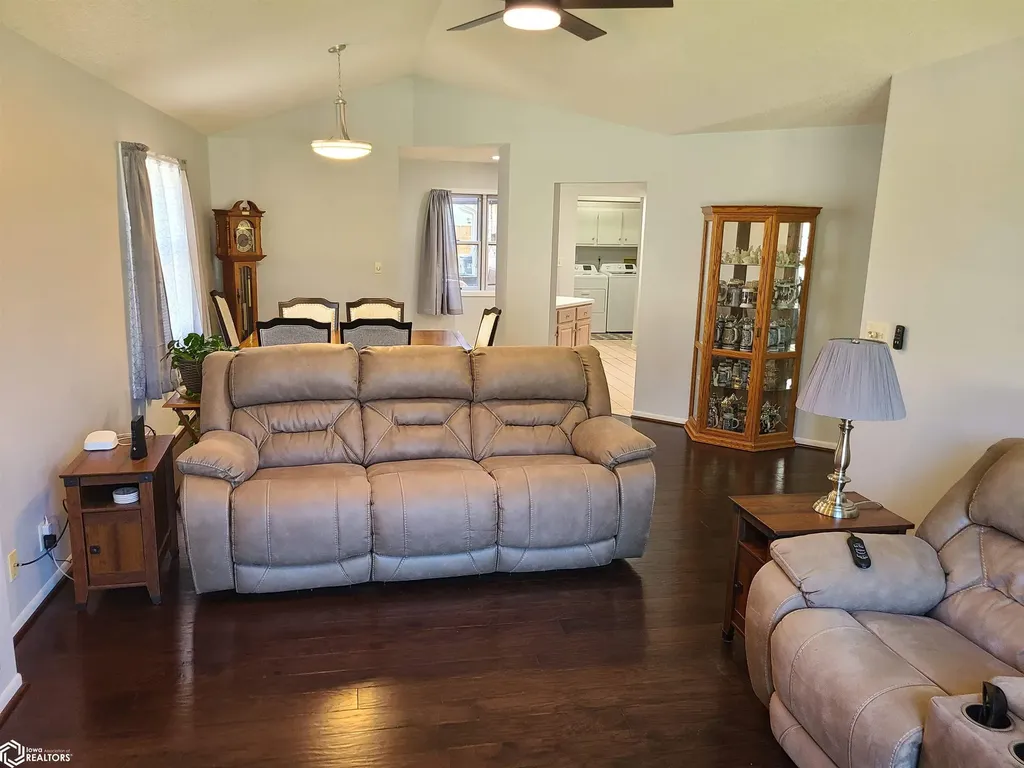 521 24th Place SW Mason City IA 50401