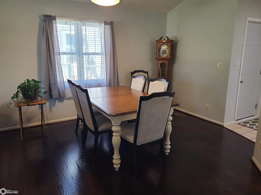 521 24th Place SW Mason City IA 50401