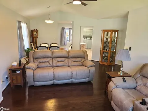 521 24th Place SW Mason City IA 50401