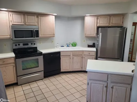 521 24th Place SW Mason City IA 50401