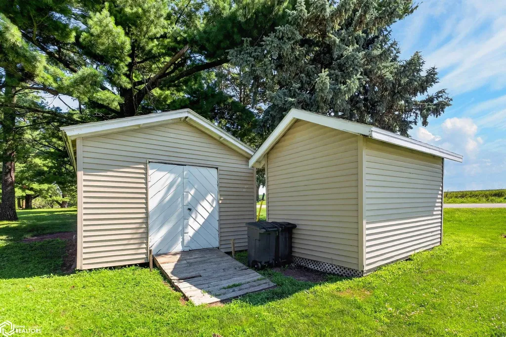2178 C Avenue Garwin IA 50632