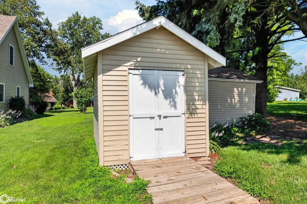 2178 C Avenue Garwin IA 50632