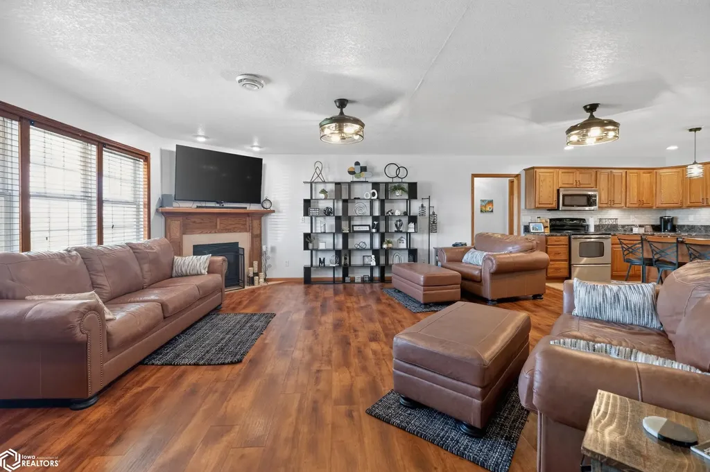 2178 C Avenue Garwin IA 50632