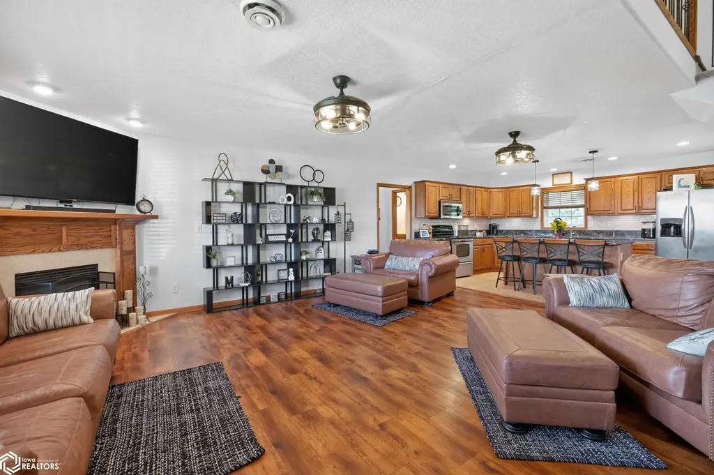 2178 C Avenue Garwin IA 50632