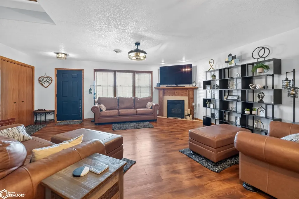 2178 C Avenue Garwin IA 50632