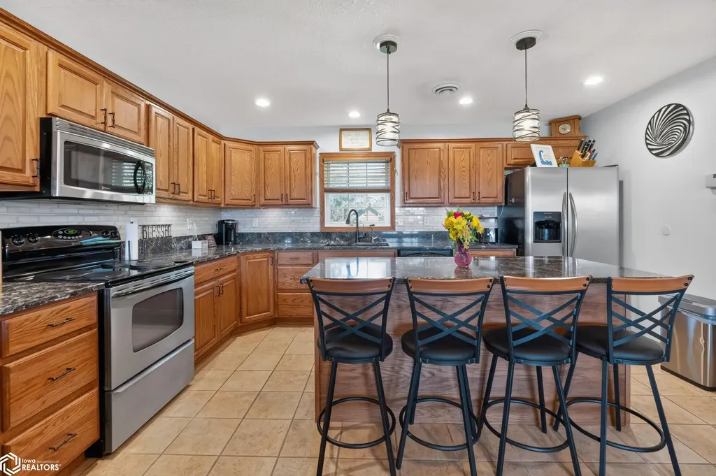 2178 C Avenue Garwin IA 50632