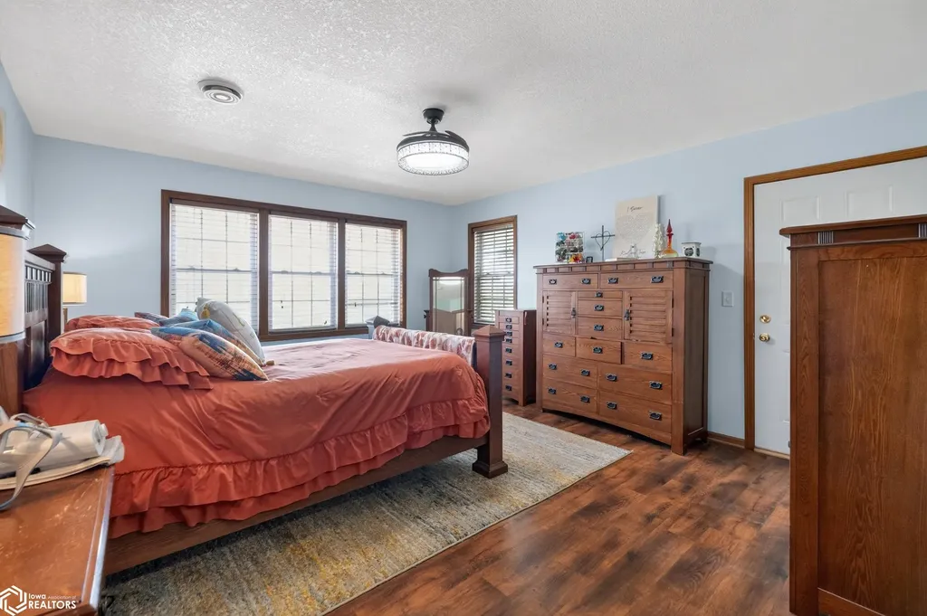2178 C Avenue Garwin IA 50632