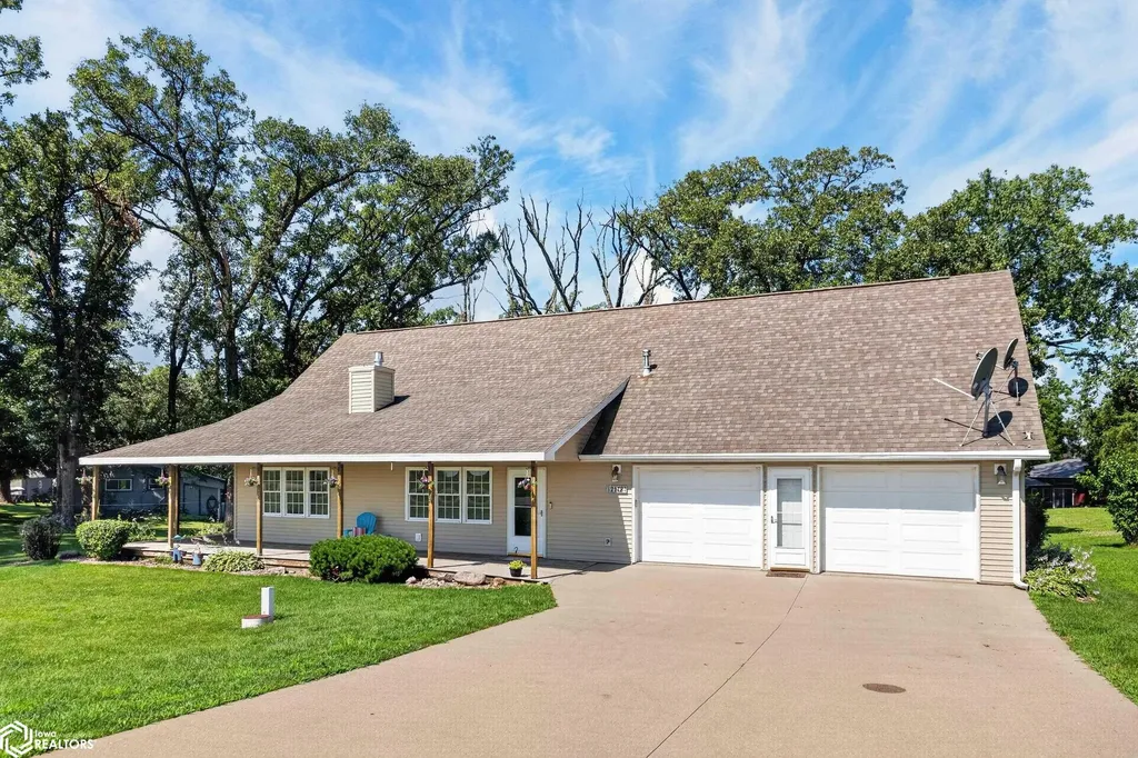 2178 C Avenue Garwin IA 50632