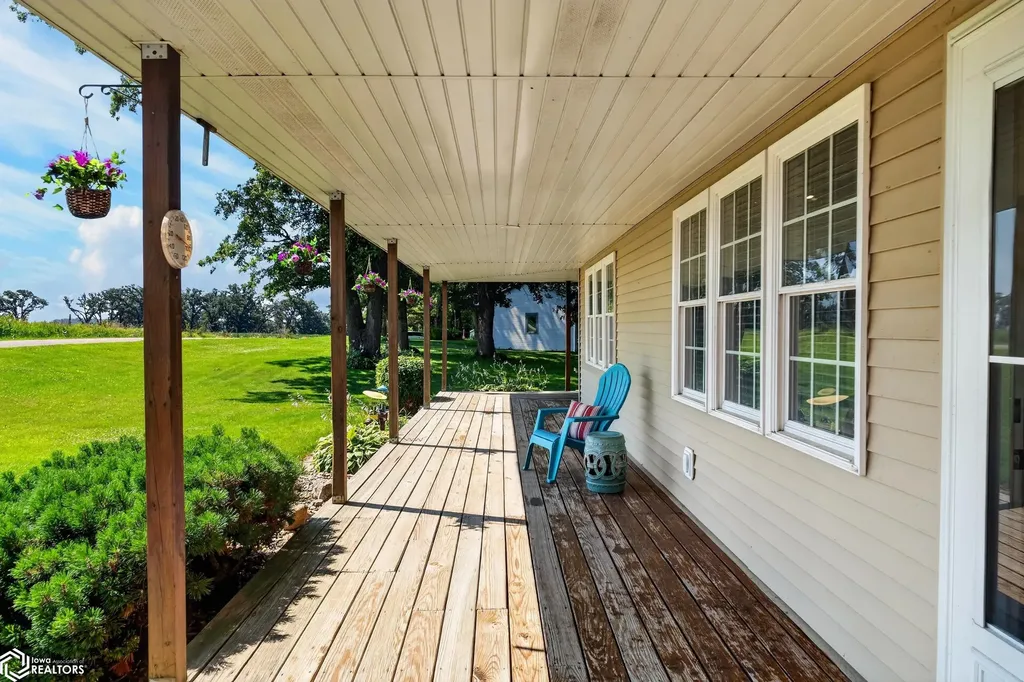 2178 C Avenue Garwin IA 50632