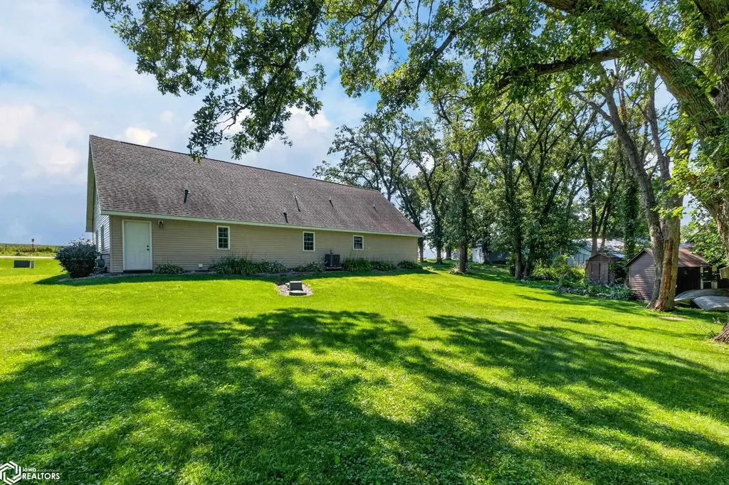 2178 C Avenue Garwin IA 50632