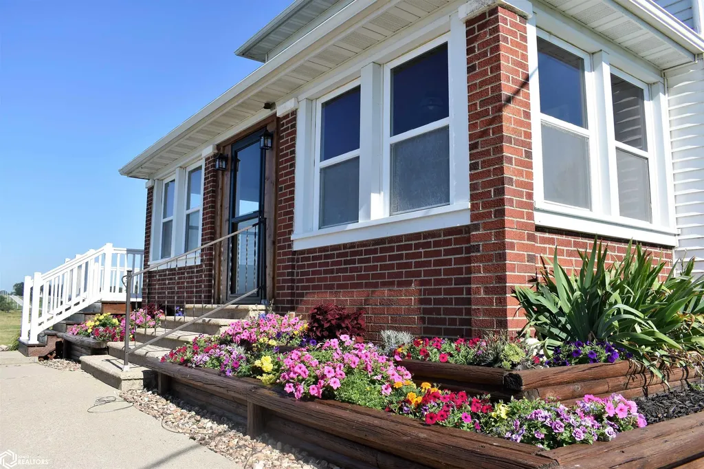 22174 Highway D41 Eldora IA 50627