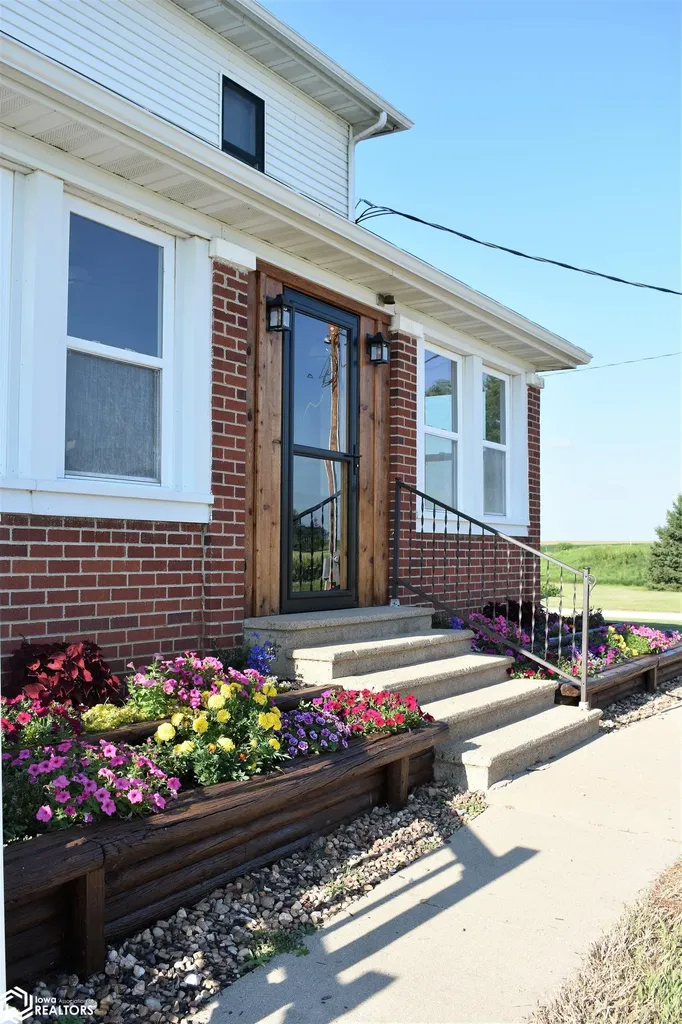 22174 Highway D41 Eldora IA 50627