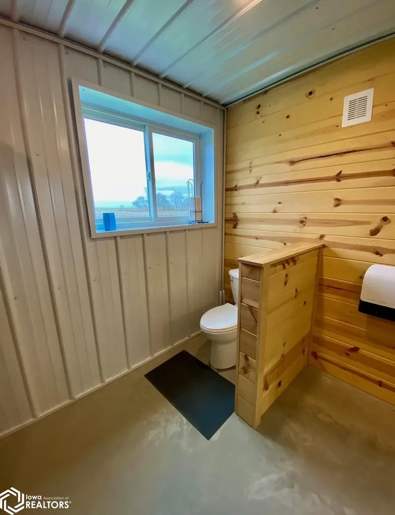 22174 Highway D41 Eldora IA 50627