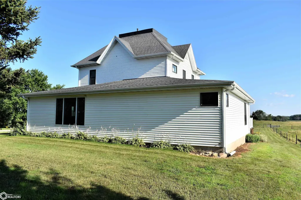 22174 Highway D41 Eldora IA 50627