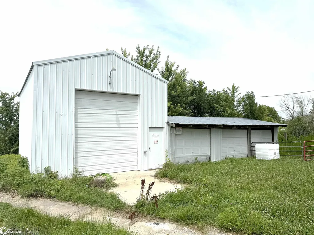 105 W Division Street Richland IA 52585