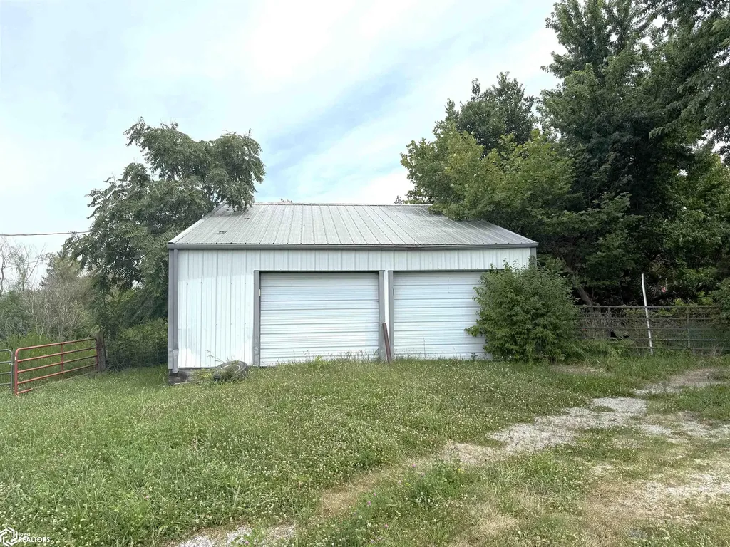 105 W Division Street Richland IA 52585