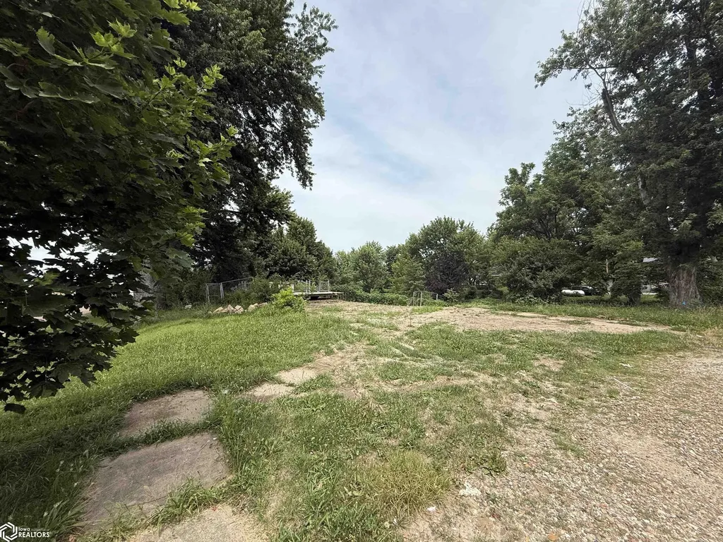 105 W Division Street Richland IA 52585