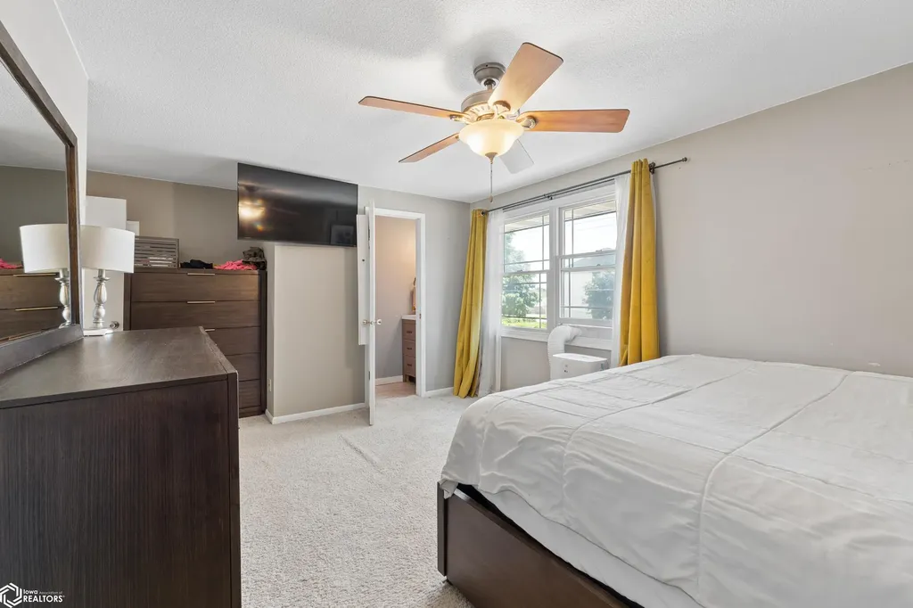 658 S Illinois Avenue Mason City IA 50401