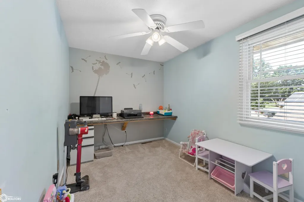 658 S Illinois Avenue Mason City IA 50401