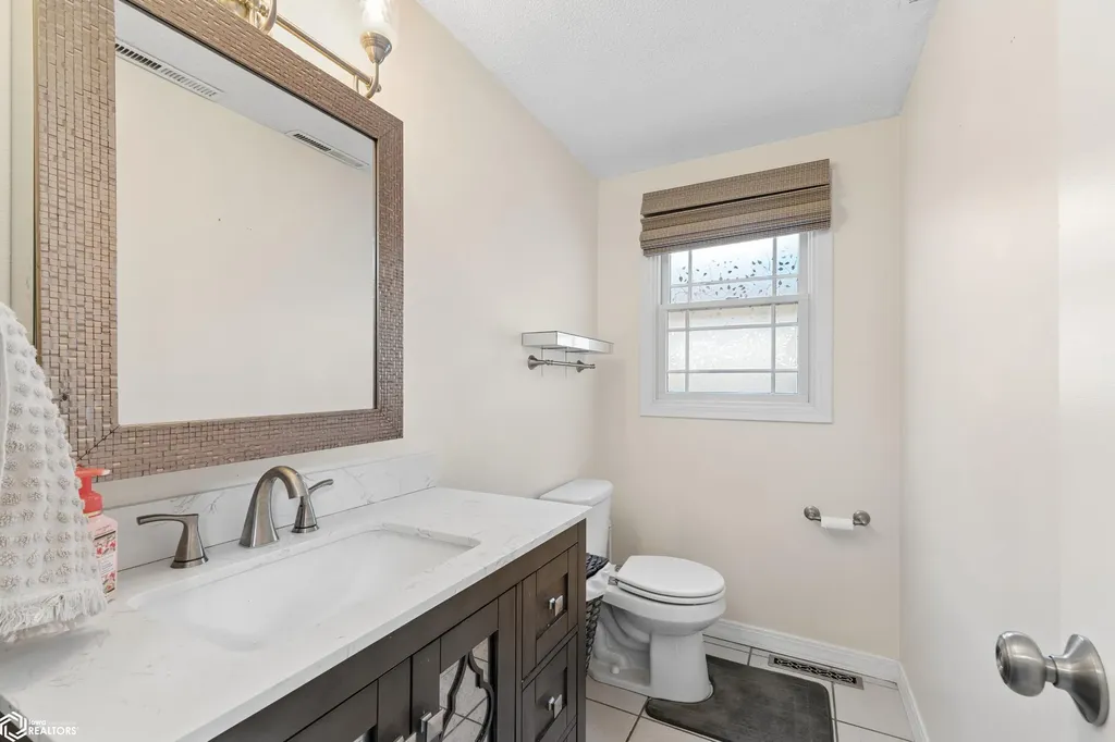 658 S Illinois Avenue Mason City IA 50401